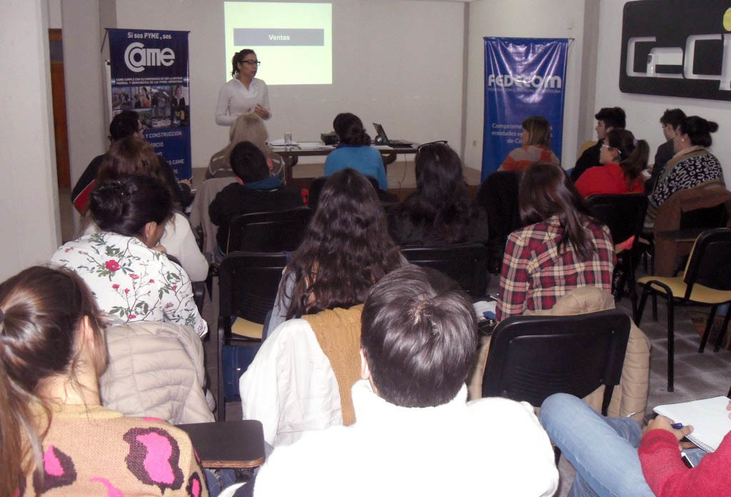 Entrega de Certificados de Capacitación en la Escuela de Oficios