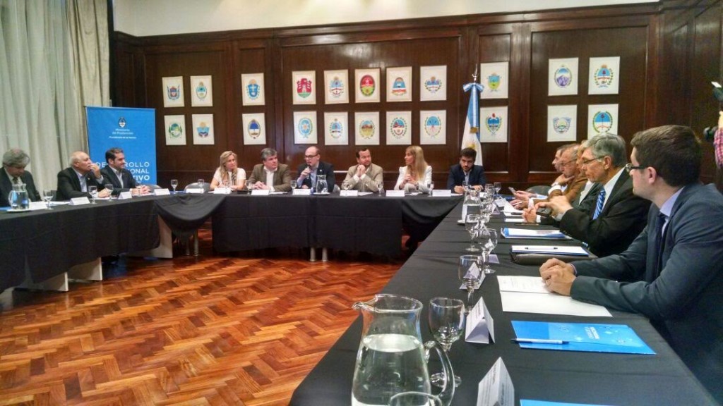 reunion-del-foro-con-funcionarios-nacionales